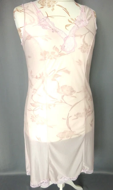 YVES SAINT LAURENT – Étole En étamine De Laine à Motif Cachemire Fond Noir A 674f4c41d19fe Full 80862500 1733250115 674f4c43c56c8