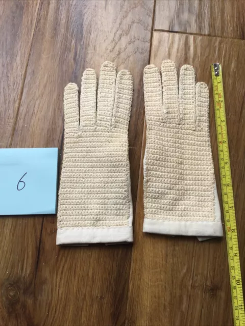 VINTAGE 1950/60s  ivory leather gloves size 6 -6 1/2 string back VGC