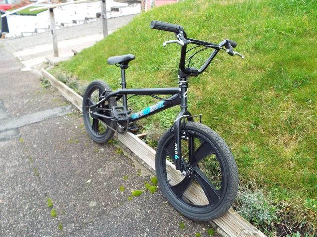 Black BMX Bike with 20" Wheels. NEW Chain & NEW Gyro cables. Fully Serviced