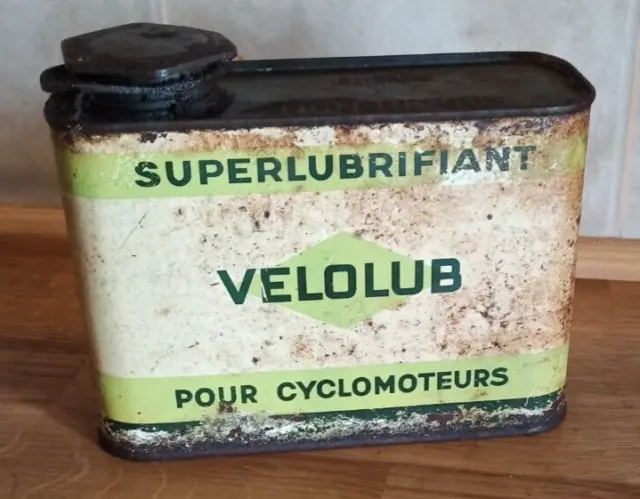 Ancien bidon huile VELOLUB SUPER LUBRIFIANT pour CYCLOMOTEURS  1 litre 1945