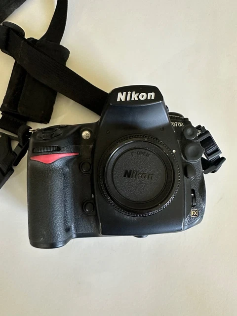 Nikon D700 12.1 MP Digital SLR Camera - Black (Body Only) 2