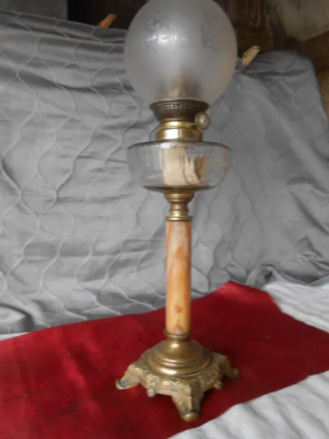 Lampe A Petrole Ancienne Reservoir  Baccarat  Pied En Marbre Et En Bronze