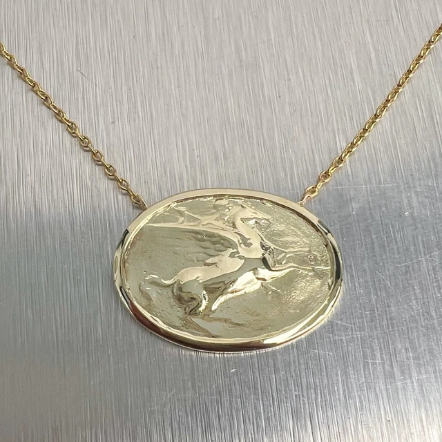 S.D. Vintage 14k Yellow Gold Pegasus Flying Horse Oval Pendant Necklace 18" 5.5g S.D. Vintage 14k Yellow Gold Pegasus Flying Horse Oval Pendant Necklace 18" 5.5g