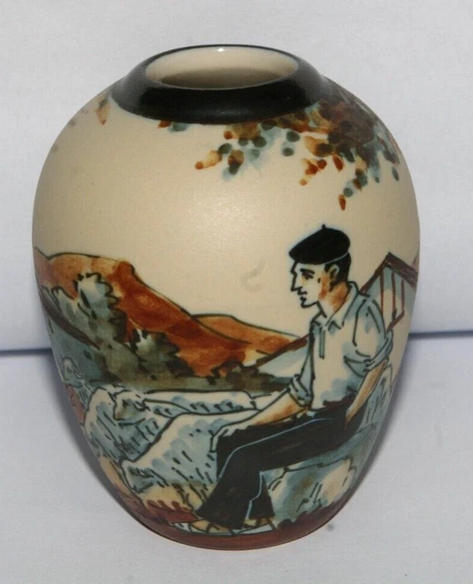 petit vase  en grès  basque de  CIBOURE signé  H MOREAU