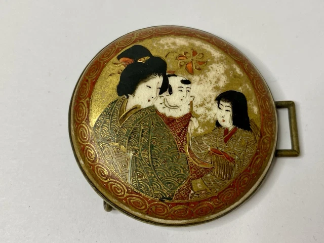 Antique Japanese Satsuma Belt Buckle Geisha Design Meiji Hand Painted READ‎ Antique Meiji-period Japanese Satsuma painted Geisha figural  main image 3
