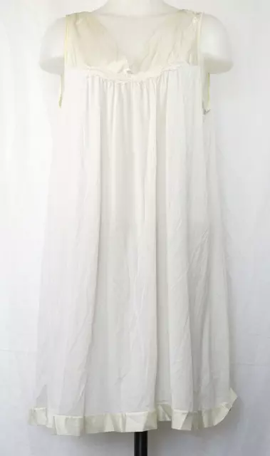 VTG Vanity Fair Coloratura Gown 30-107 Ivory White Nylon Nightgown L
