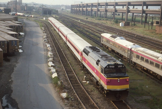 Original Train Slide MBTA F-40 #1009 Pullman Cars 09/1979 Boston MA #10