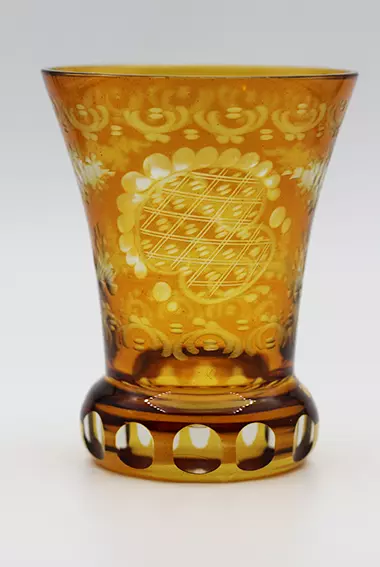 Becher, bernsteinfarbenes Glas  ca. 1860-1880 2