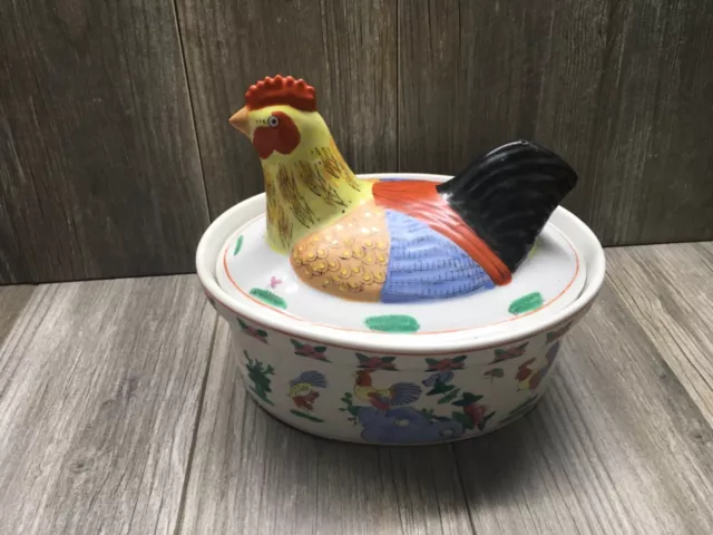 https://www.picclickimg.com/8oUAAOSwAO9iD~a8/Vintage-Nesting-Hen-Stoneware-Covered-Casserole-Dish-Flawed.webp