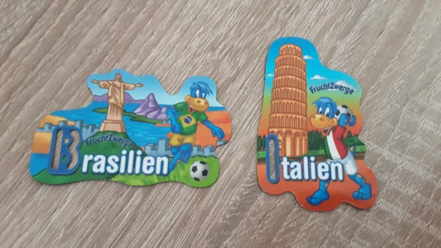 Konvolut 2 x Fruchtzwerge Buchstaben Länder Magnete Italien Brasilien Fußball