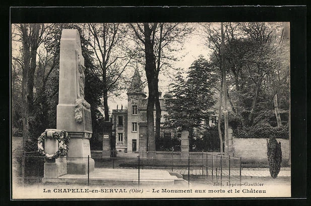 CPA La Chapelle-en-Serval, le Monument aux morts et le Chateau