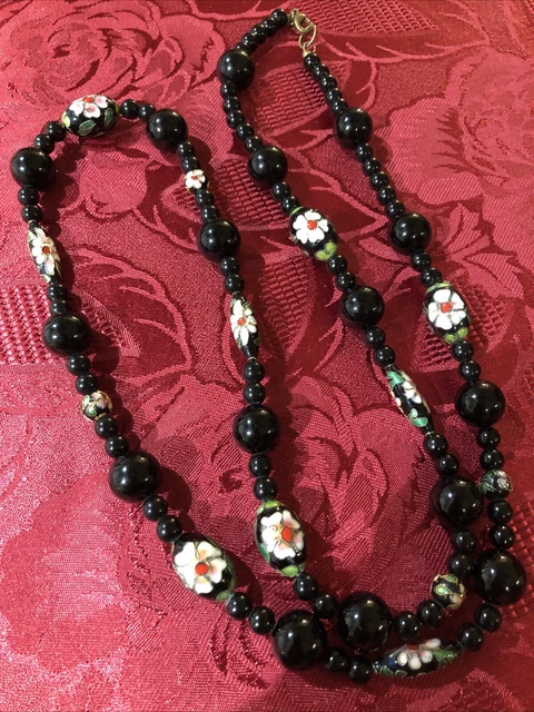 Collier Ancien Des Années 1950 - Plaqué Or Murat - 7 Perles De Corail - Longueur 47 Cm - Occasion Très Bon état