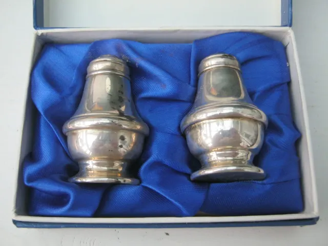 Vintage  Sterling Silver Salt & Pepper Shakers In Silk Lined Box