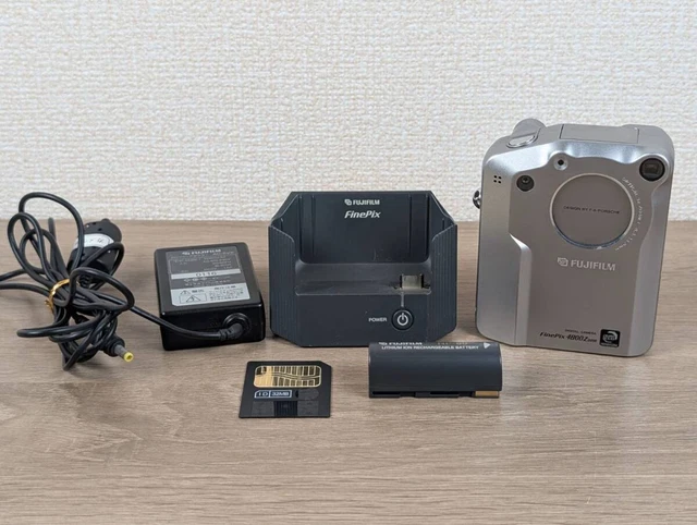 FUJIFILM FINEPIX 4800Z Compact Digital Camera with Cradle