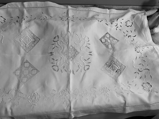 Nappe Dentelle Blanche Impériale Vintage – 177,8 X 266,7 Cm – Broderie élégante