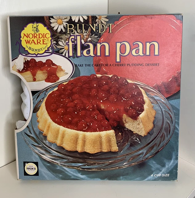 VINTAGE NORDIC WARE Bundt Flan Pan 4 Cup Non Stick White w