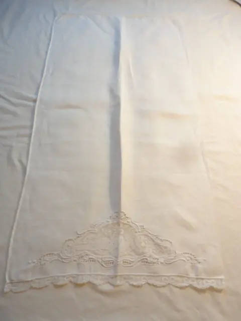 Antique 1920's Bath Towel White Linen w/ Handmade Lace & Embroidery  18" x 32"