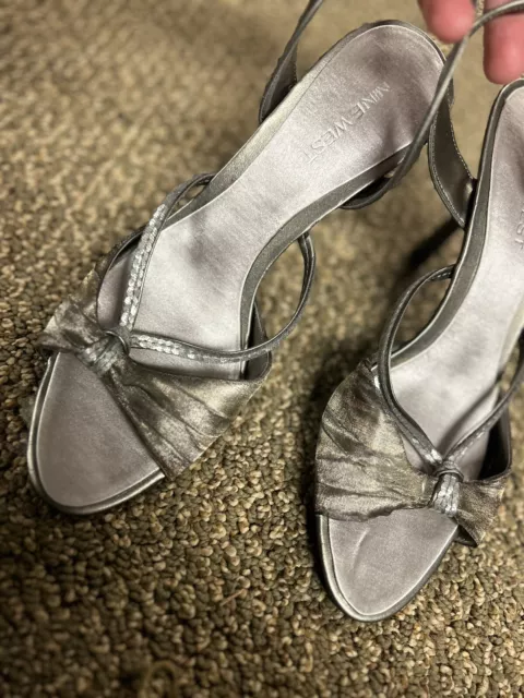 Nine West Womens 3” Heel Slingback Shoes Silver Size 7 New No Box Storage Flaws