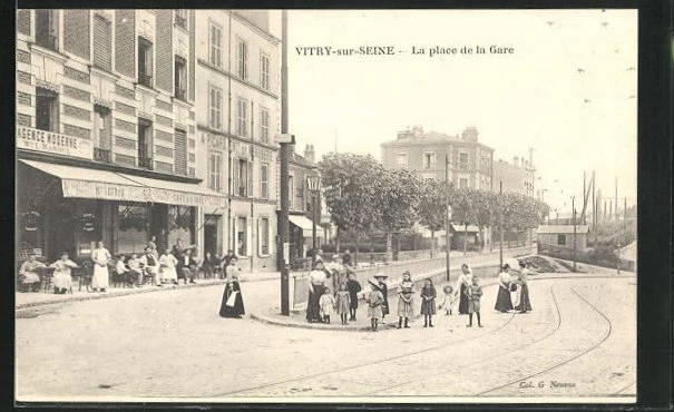 CPA Vitry-sur-Seine, La Place de la Gare