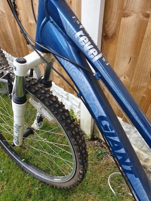 GIANT REVEL W3 sml Ladies Mountain Bike blue and white. 150.00