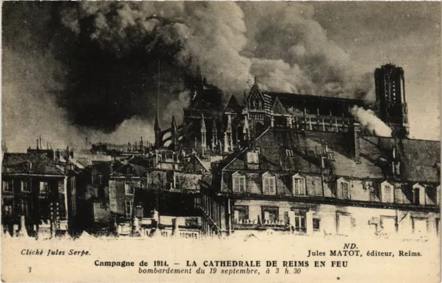CPA AK Military - The Cathedral of Reims on Fire (697829)