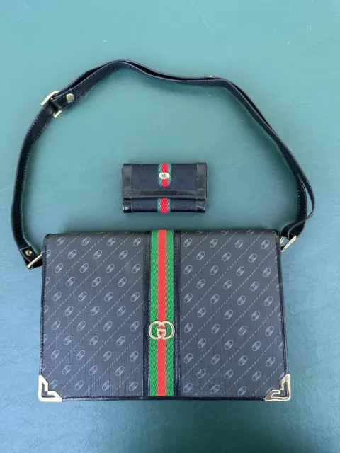 Gucci Vintage Handbag With Key Wallet