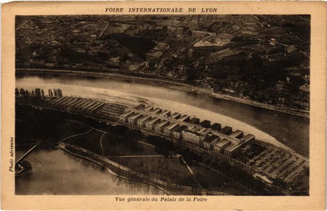 CPA LYON Vue générale du Palais de la Foire (442201)
