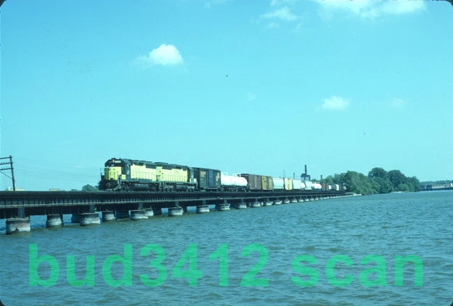 CNW Chicago & North Western GP40 #5518 w/PRGBA at Neenah WI 1990 ORIGINAL Slide!