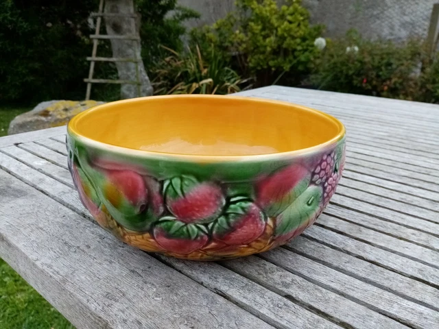 Saladier Ancien En Faience De Sarreguemines . Decor Fruits En Relief