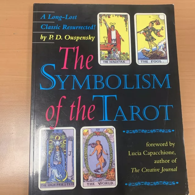 Cartes De tarot Et  livre The  Sybolism of the Tarot