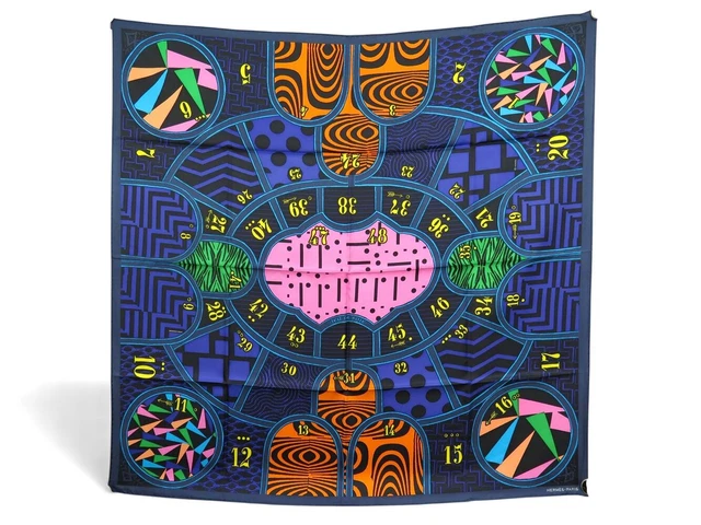 Foulard Carré Hermès En Soie 90 Cm - Occasion, Couleurs Multiples, Pièce Iconique De Luxe
