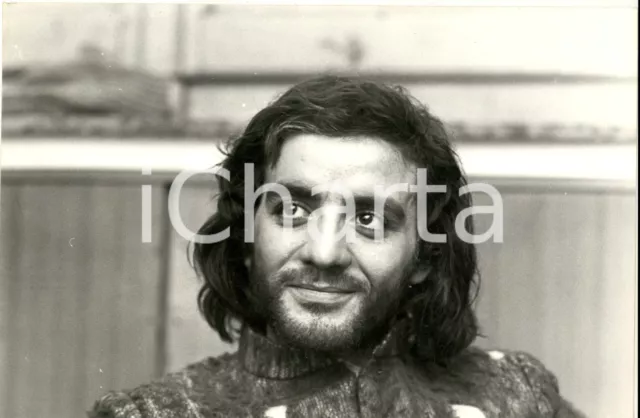 1975 CINEMA ITALIA Mino REITANO durante le riprese di "Povero Cristo" Foto 30x20