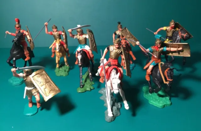 8 x rare Vintage 1960s-70s Timpo Plastic Roman Soldiers 7 are on horses