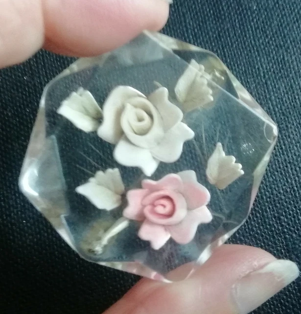 Broche Vintage En Lucite Sculptée - Style Art Déco Années 40-50 - Motif Edelweiss - Occasion