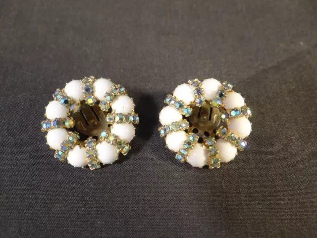 Vintage WEISS IRIDESCENT Rhinestone & WHITE PEARL CLIP WREATH EARRINGS Signed