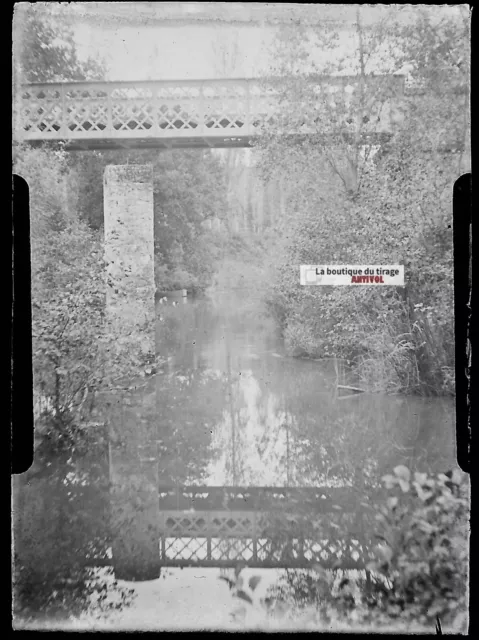 Plaque verre photo ancienne négatif noir et blanc 6x9 cm pont rivière paysage