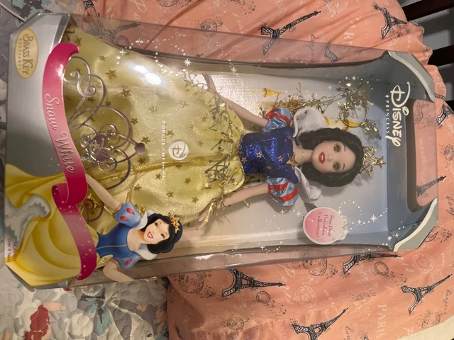 brass key disney porcelain doll Snow White. Never been out of the box 2007