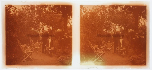 FRANCE Rocamadour Family in the Garden c1920 Photo Stereo Glass Plate Vintage