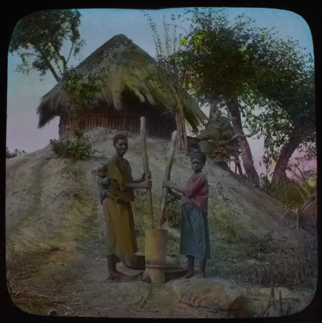 ANTIQUE Magic Lantern Slide WOMEN CRUSHING MEAL C1910 PHOTO AFRICAN AFRICA