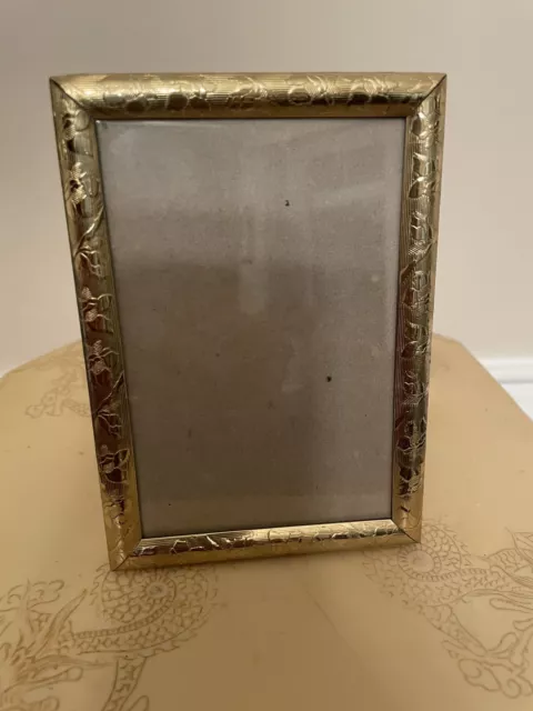 Vintage MTB Korea Brass Ornate Leafy Pattern Easel Picture Photo Frame 3.5” X 5”