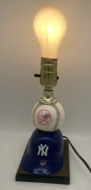 Vintage New York Yankees Helmet Lamp w Ball no bulb no shade works