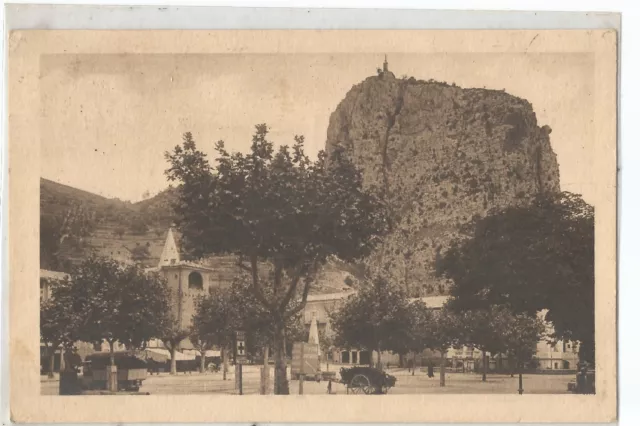 04 Castellane , La Place Et Le Rocher De La Vierge