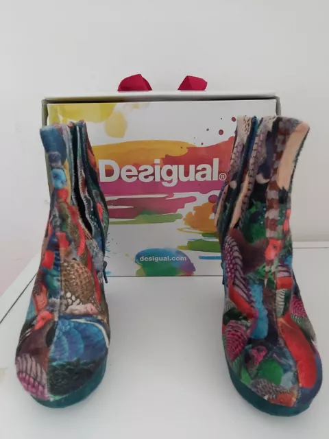 DESIGUAL Boots Bottines pointure 39 comme neuf
