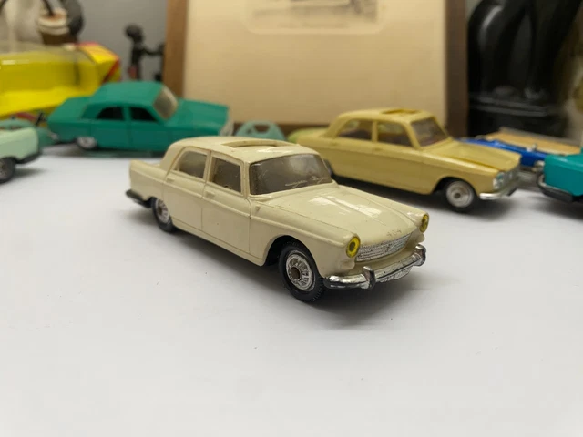 Peugeot 403 Norev Baby – 1/43 – Plastique Vert, Collection France – Occasion