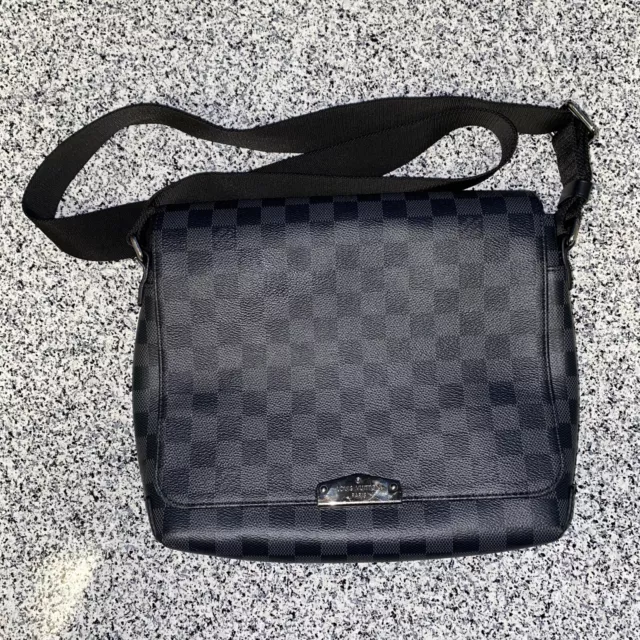 Louis Vuitton District PM Messenger Bag N42710 (TOP QUALITY 1:1 Rep lica,  Correct material, QC pictures will be sent to you befor you ship. We only  ship after you approved. Worldwide shipping