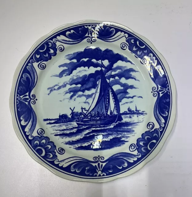 Grande assiette en porcelaine Boch Belgique décor bateau voilier vintage ancien