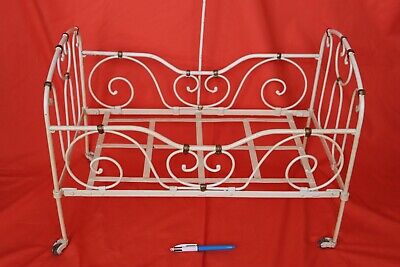 Ancien Lit Bebe Fonte Fer Forge Bois Decor Peint Angelots Eur 1 00 Picclick Fr