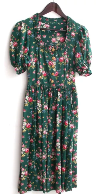 Abito tradizionale da donna verde colorato a fiori circa taglia 34