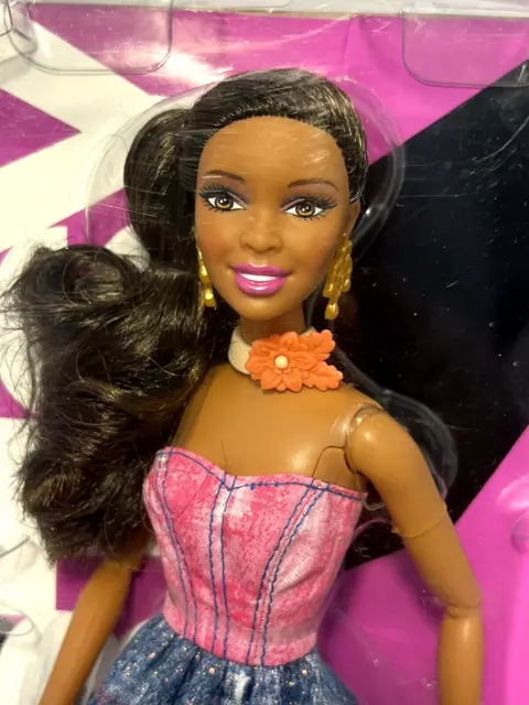 Barbie Fashionistas Swappin’ Styles Artsy Nikki Doll 2010 NRFB 2