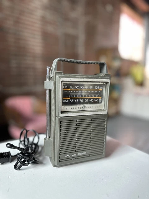Vintage GE General Electric Two Way Power Radio Model No 7-2808A FM/AM Radio